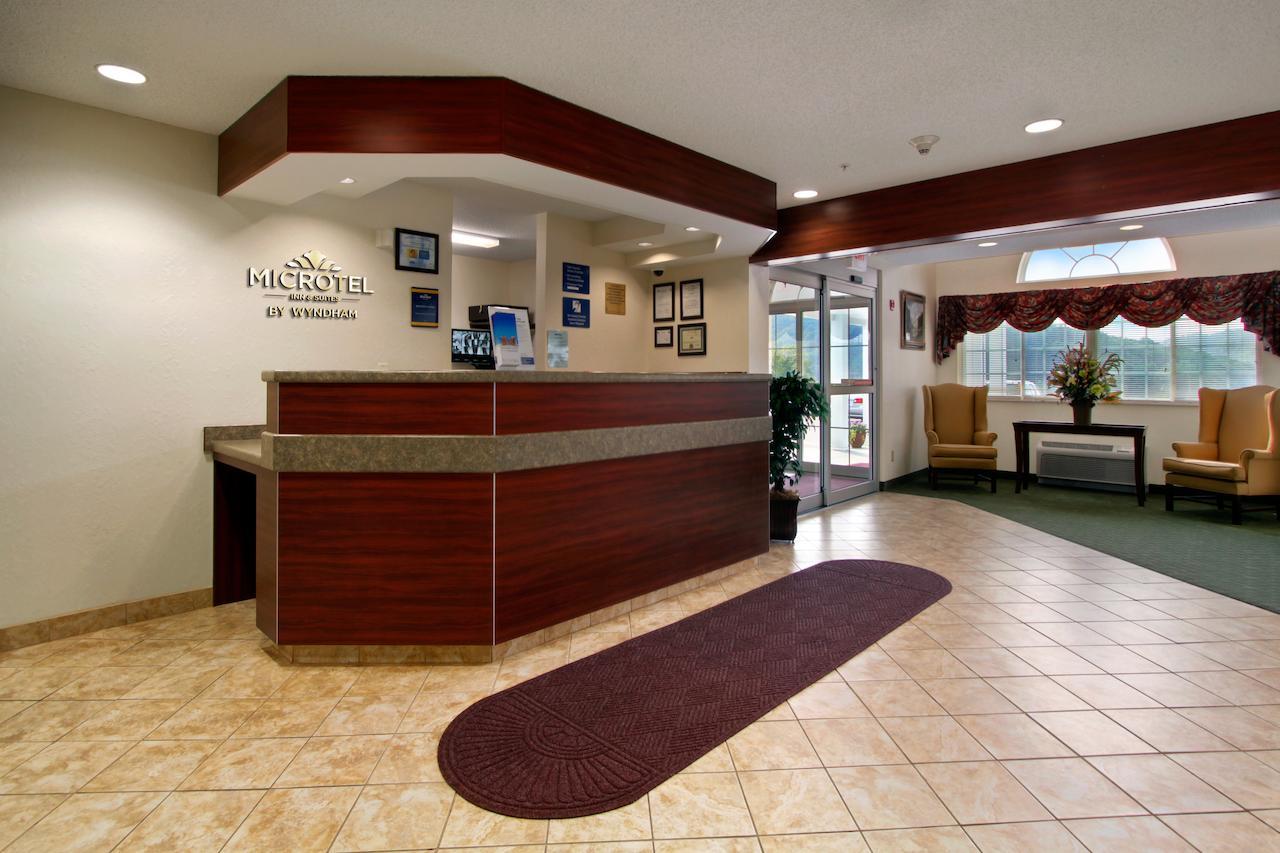 Microtel Inn And Suites Gassaway Interiør billede